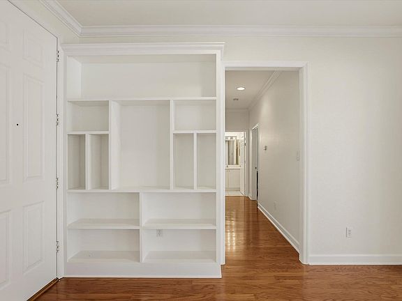 5th image of 3215 Whitman Way