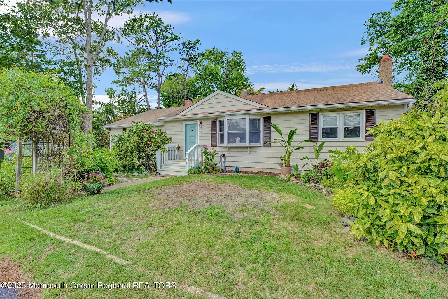 1032 Beachwood Boulevard photo 1