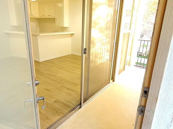 5th image of 358 S Rexford Dr #208
