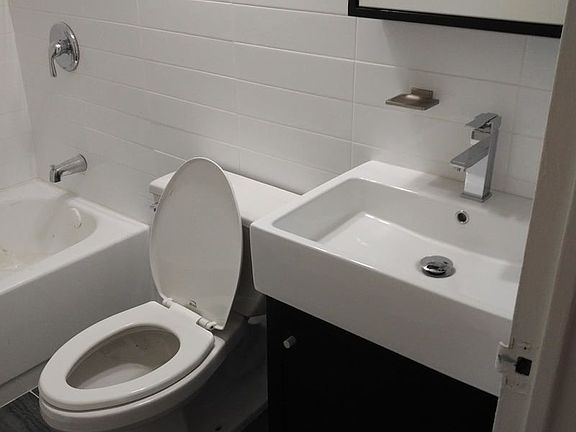 5th image of 2025 Seward Ave APT 5S