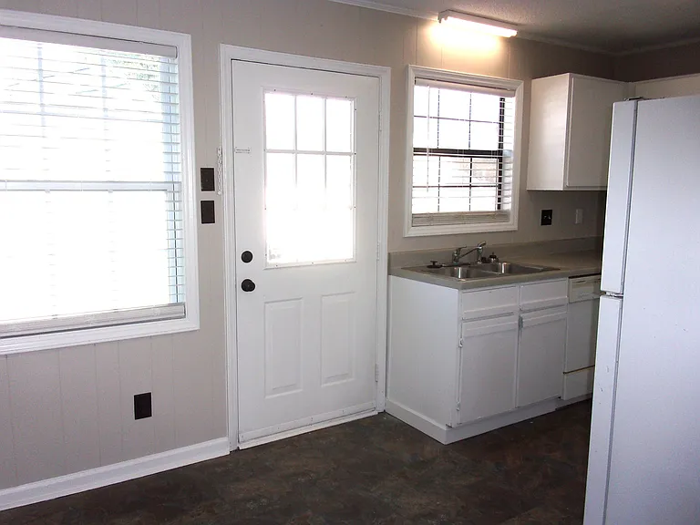 1823 India Hook Rd — Photo 4
