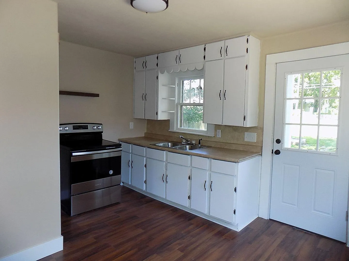 Check Out This Cozy Home ! Coming Soon — Photo 4