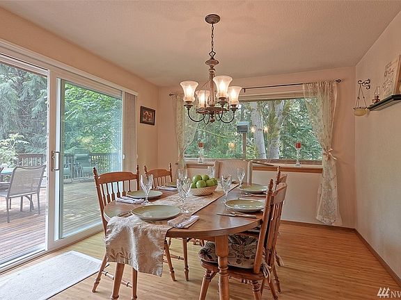 5th image of 11927 11th Ave NE