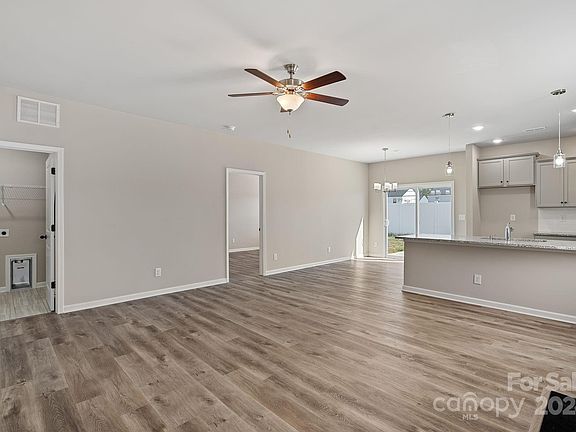 5th image of 8119 Stonemere Ln