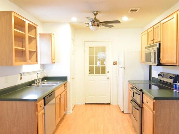 3rd image of 4610 Ledgestone Dr