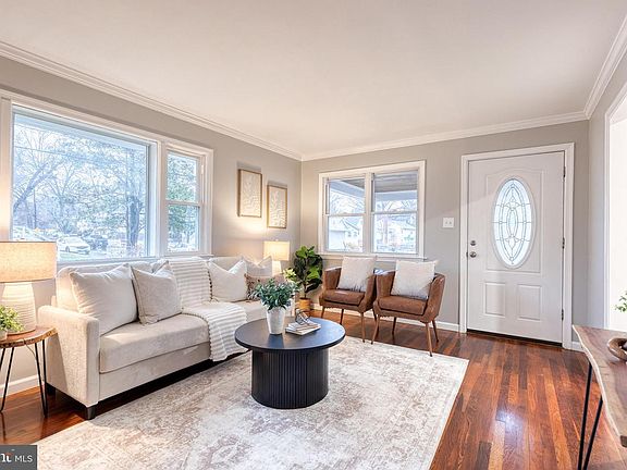 5th image of 5015 Iroquois St