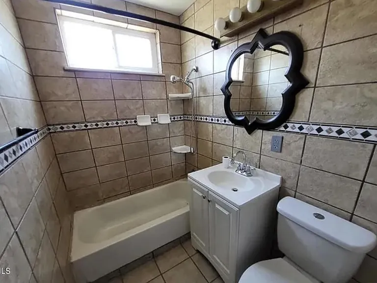 1417 Ridgeview St — Photo 1