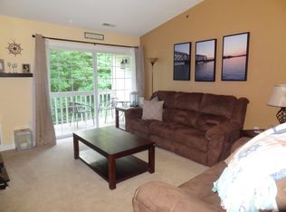 S77W19557 Lakewood Dr, Muskego, WI 53150