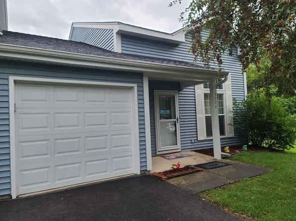 3324 Huntington Ln, Island Lake, IL 60042