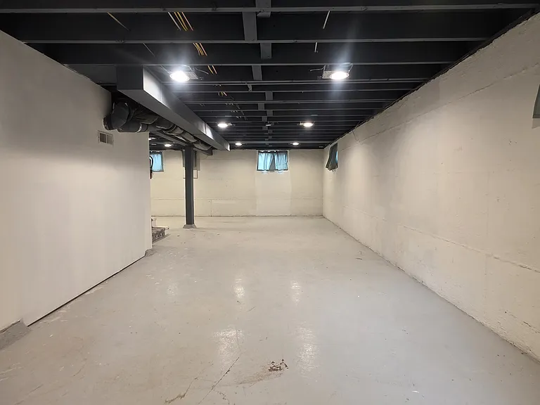 166 Draper St NE — Photo 36