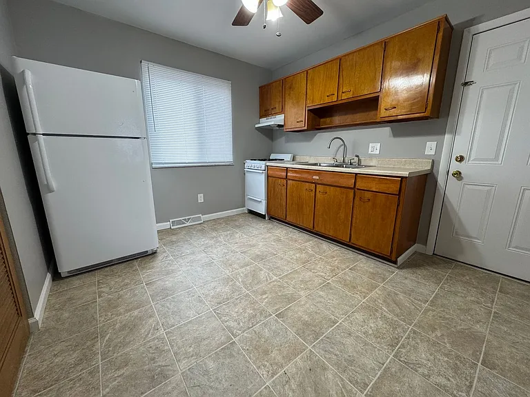 3906 W Sylvania Ave — Photo 25