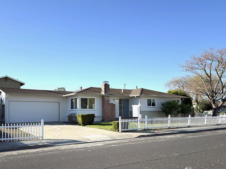 1st image of 3050 Santa Maria Ave