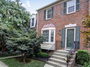3176 Borge St, Oakton, VA 22124