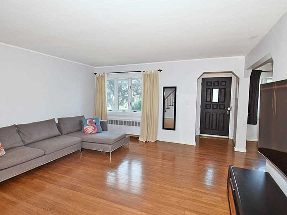 3rd image of 632 S 8th St