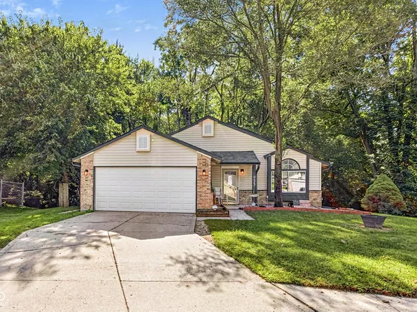 933 Timber Creek Ln, Greenwood, IN 46142