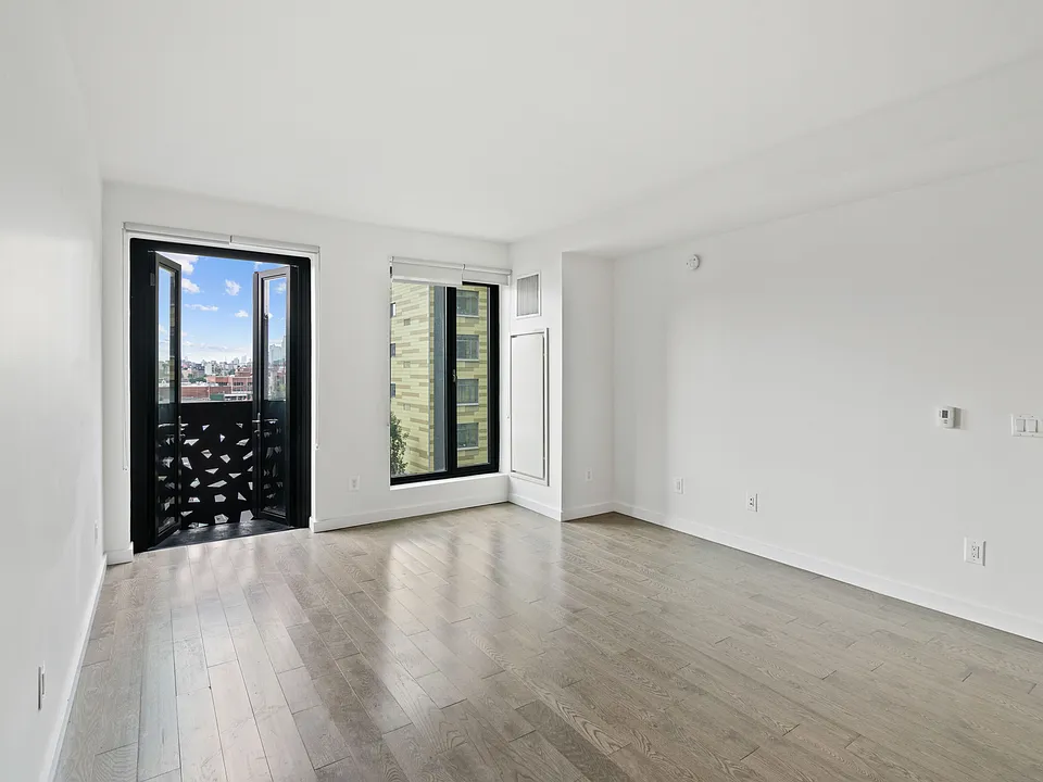 11-39 49th Ave #806