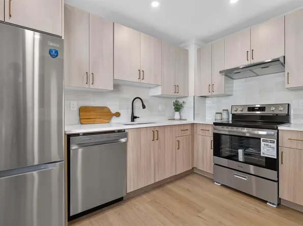 2024 57th St NW #11, Edmonton, AB T6L 2Z3