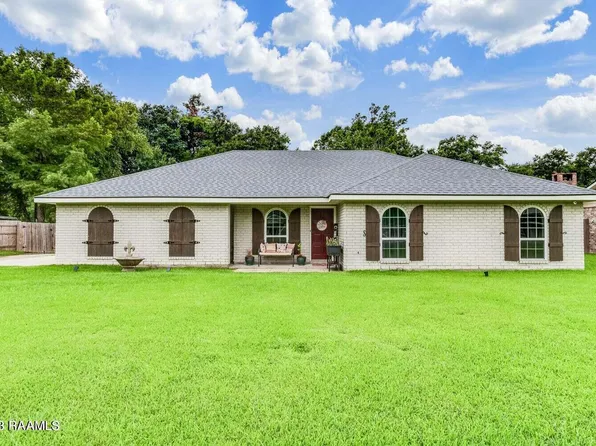 121 Dayna Dr, Carencro, LA 70520