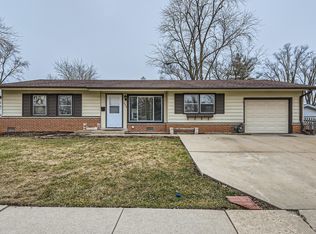 950 Victoria Ln, Elk Grove Village, IL 60007