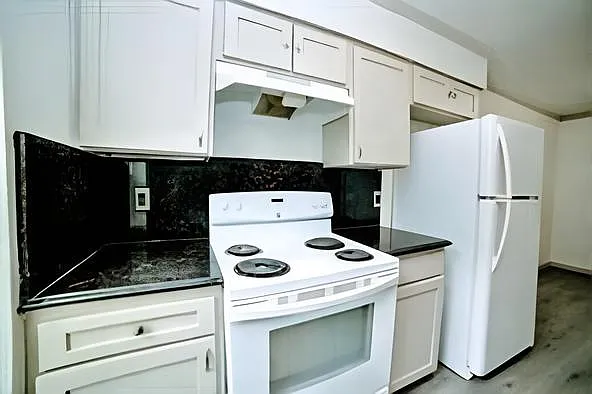 2206 Statler Dr — Photo 9