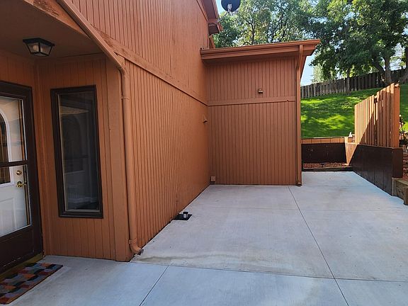 2nd image of 660 4th Ave E