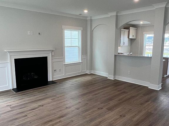 3rd image of 595 Dunswell Dr