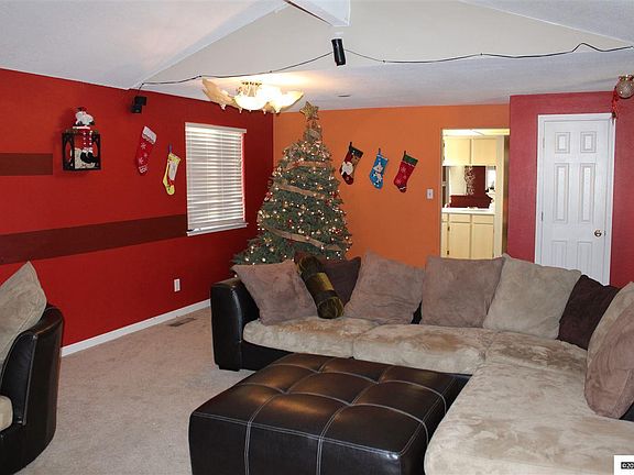 2nd image of 700 E Greenbrae Dr