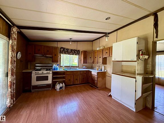 4th image of 507 Lakeshore Dr W