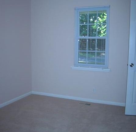 4th image of 852 Brighton Dr