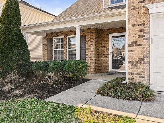 3rd image of 707 Creek Oak Dr