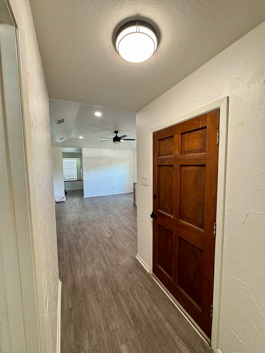 Building Photo - Camfield Ave