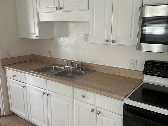 3rd image of 3031 Salem Tpke NW