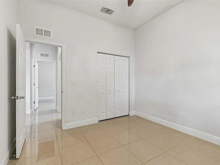 2311 W Aileen St — Photo 6