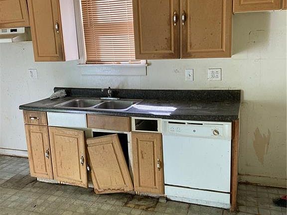 3rd image of 3002 Stockton St