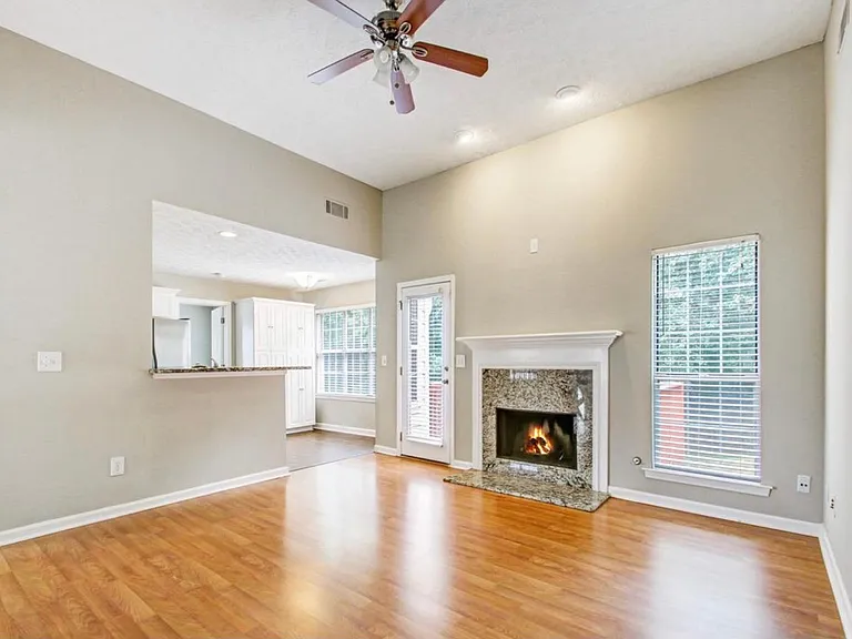 110 Sagamore Ln — Photo 2