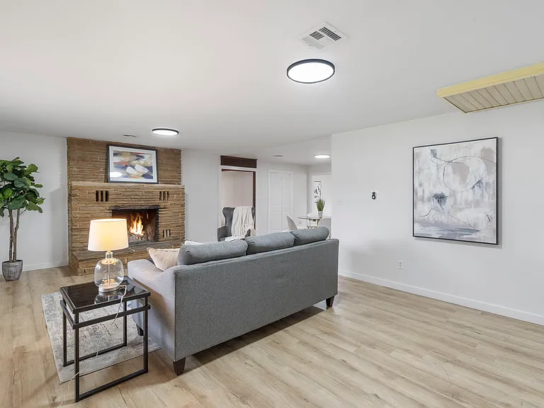 701 NW Ford Ln — Photo 9