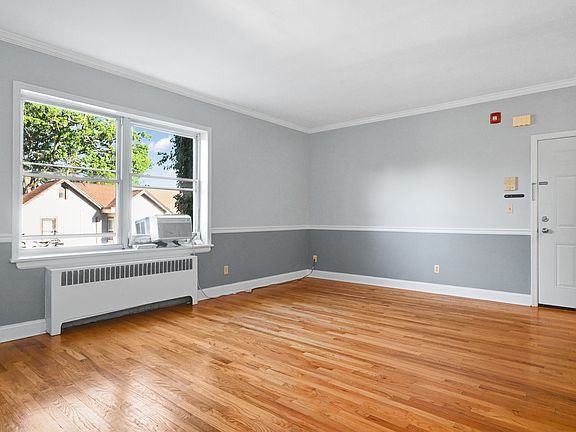 5th image of 287 Bloomfield Ave APT 1