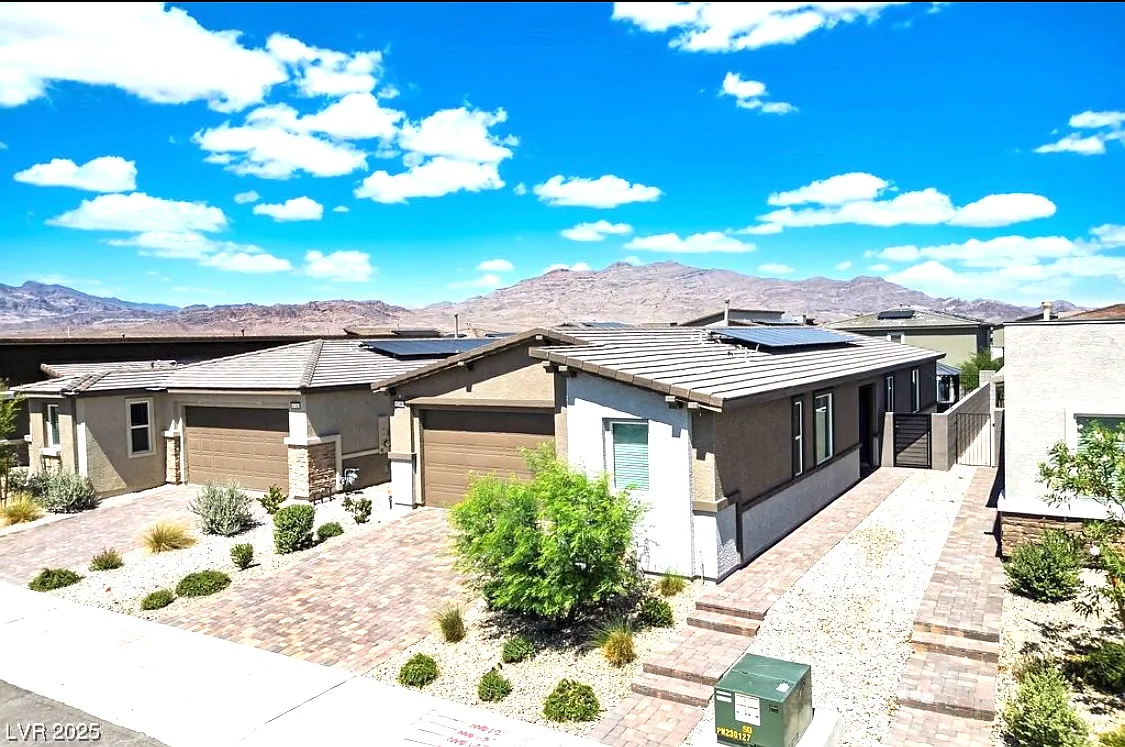 9740 Redwood Cascade St — Photo 2