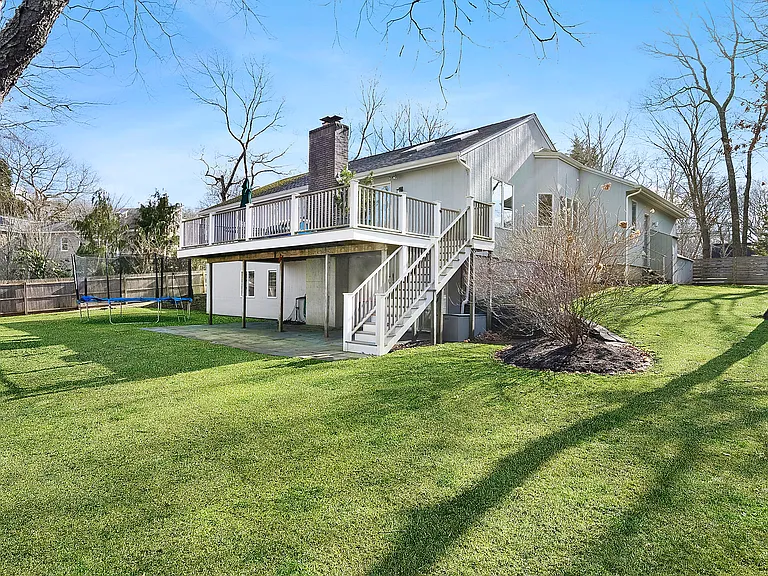 159 Woodbine Dr — Photo 2