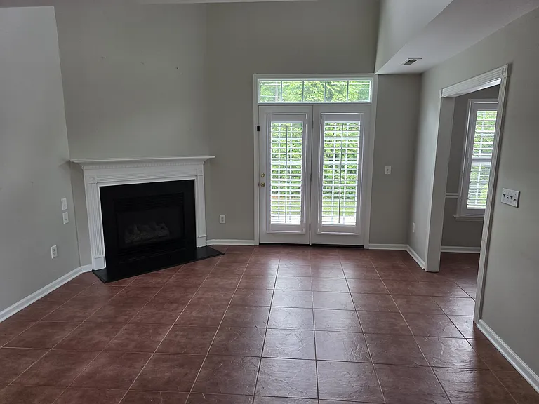 7504 Riverside Ct — Photo 8