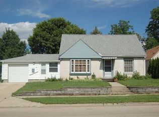 7 N Ogle Ave, Mount Morris, IL 61054