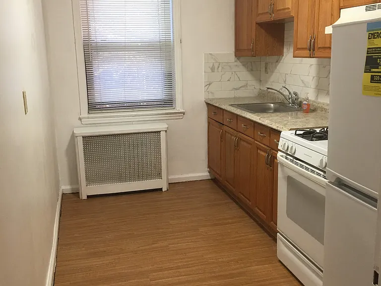 418 Main St #B2 — Photo 8