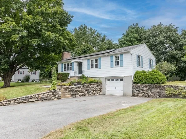 77 Charlton St, Fitchburg, MA 01420