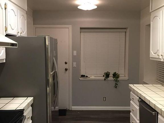 3rd image of 1388 Garrans Dr