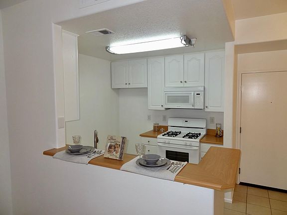 4th image of 11476 Miranda St #114