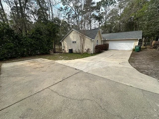 1719 Folkstone Rd — Photo 2