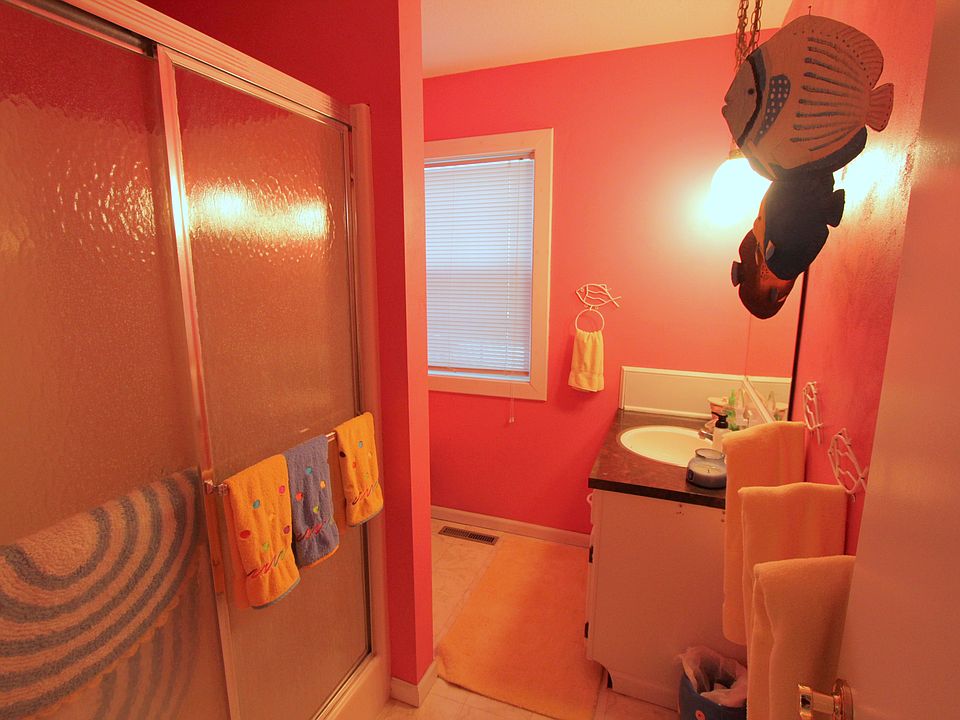 2nd image of 18 Pyramid Point Cir