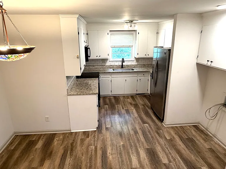 100 Penny Ln — Photo 8