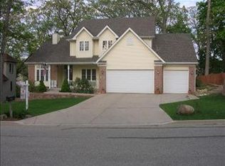 1026 Rosewood Dr, Carpentersville, IL 60110