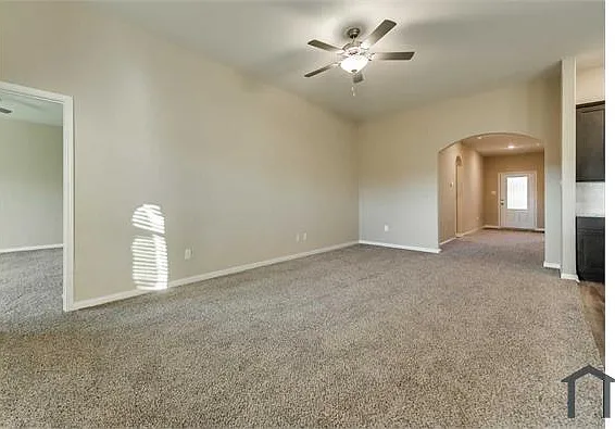 1925 Liam Dr — Photo 6